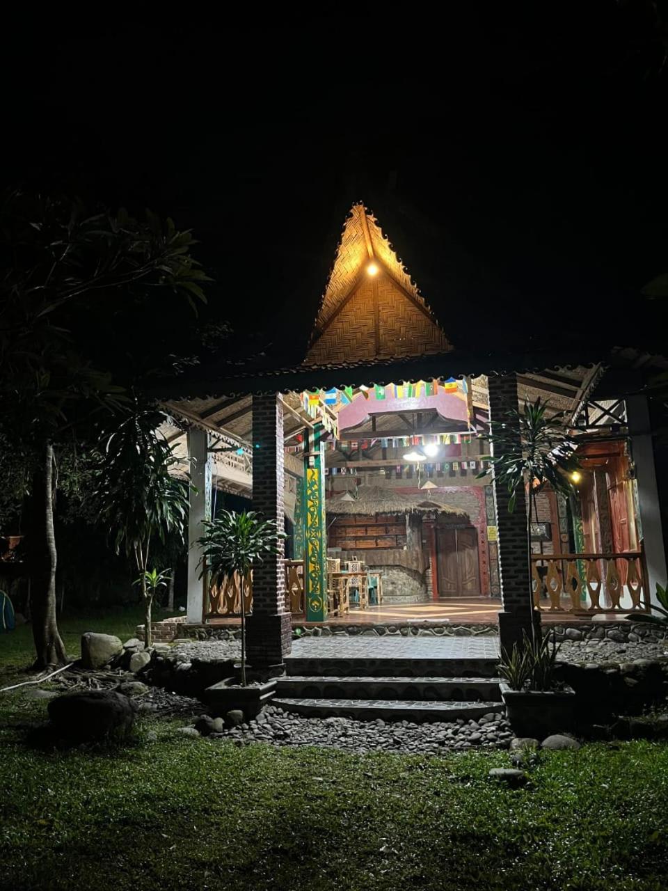 Pongo Guest House & Jungle Trekking Bukit Lawang Zewnętrze zdjęcie