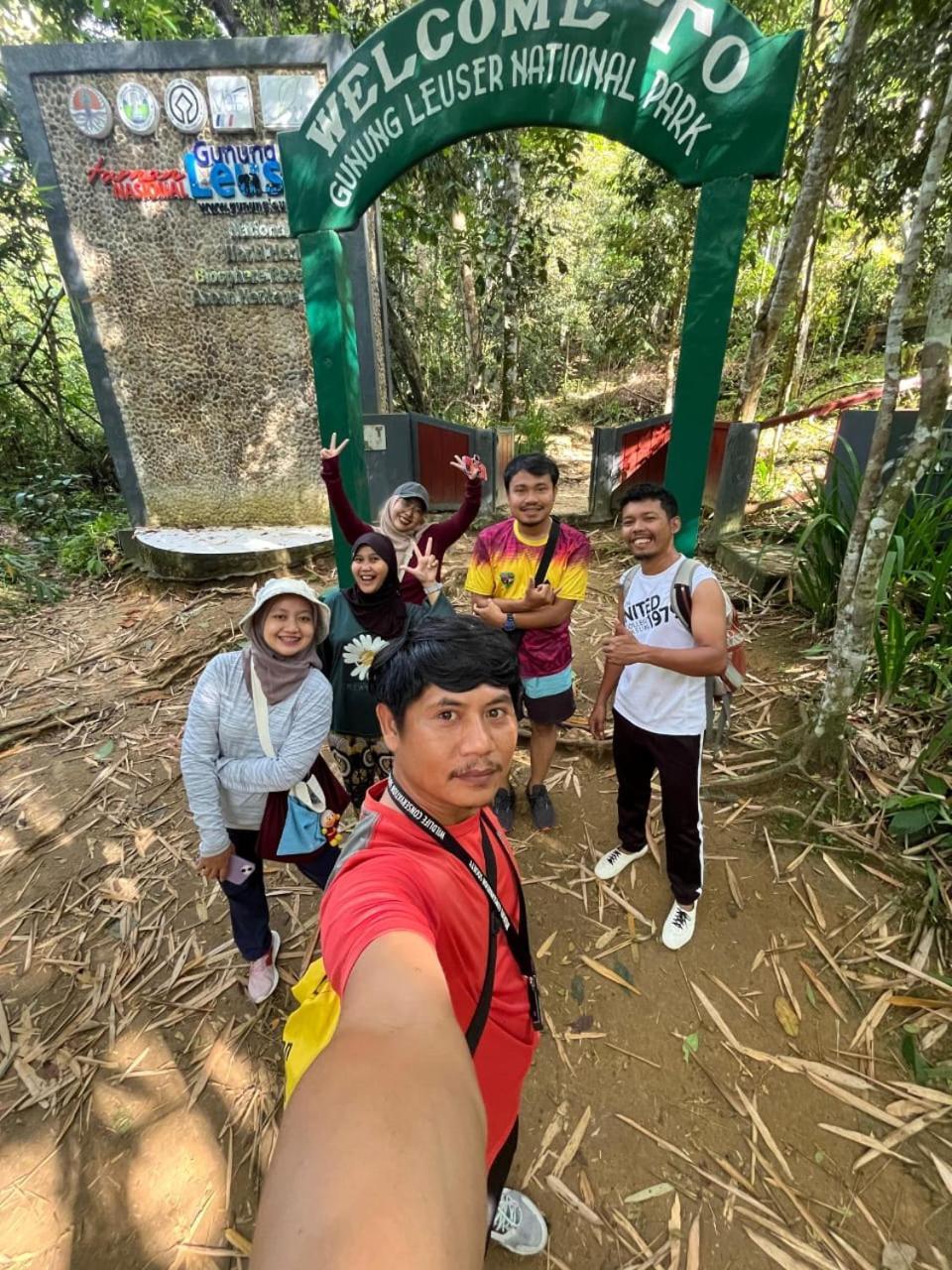 Pongo Guest House & Jungle Trekking Bukit Lawang Zewnętrze zdjęcie